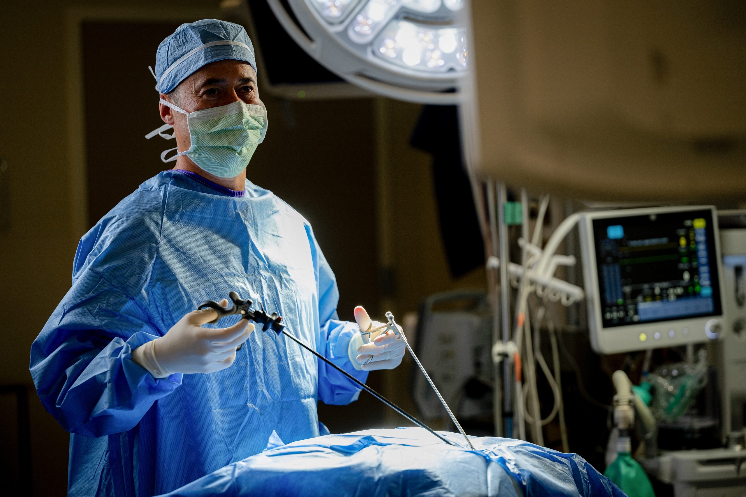 Photo of Dr. Tranqui performing surgery